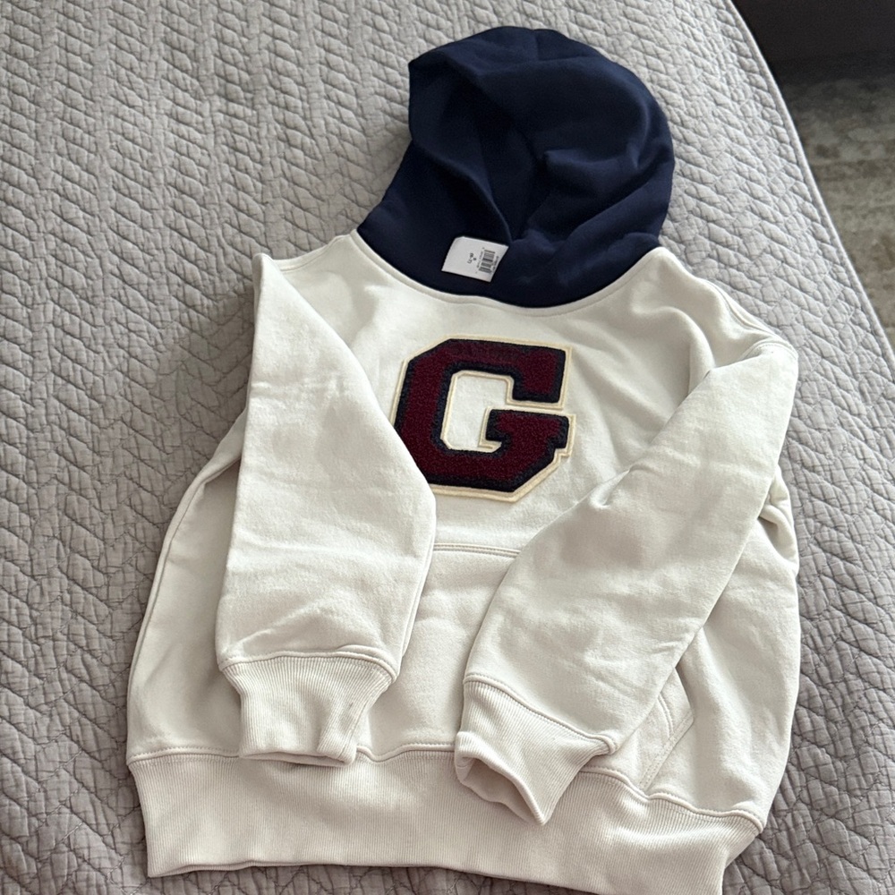 GAP Kids Cream and Navy Sweater with Red G size small